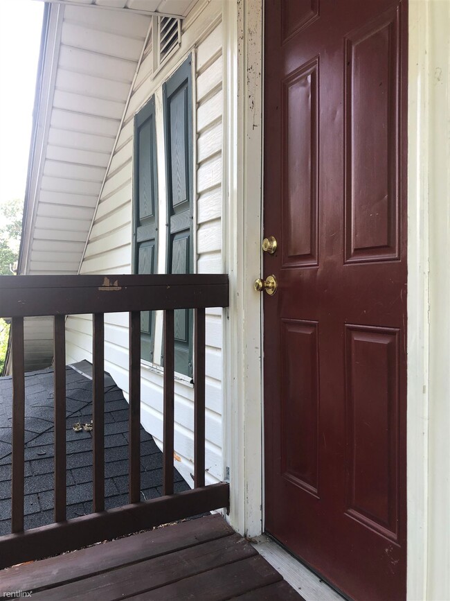 Building Photo - 1 br, 1 bath Duplex - 3212 Taylor Ave Unit 2