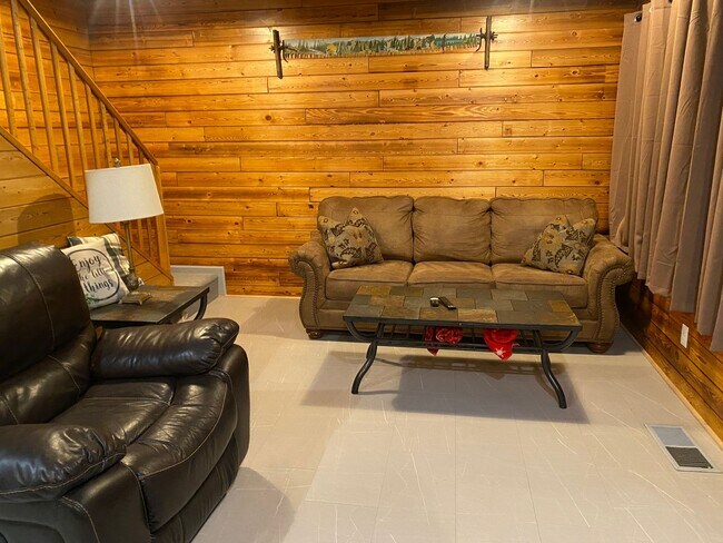 Foto del edificio - 2br Cabin with Mountain Views on Lush Acre...