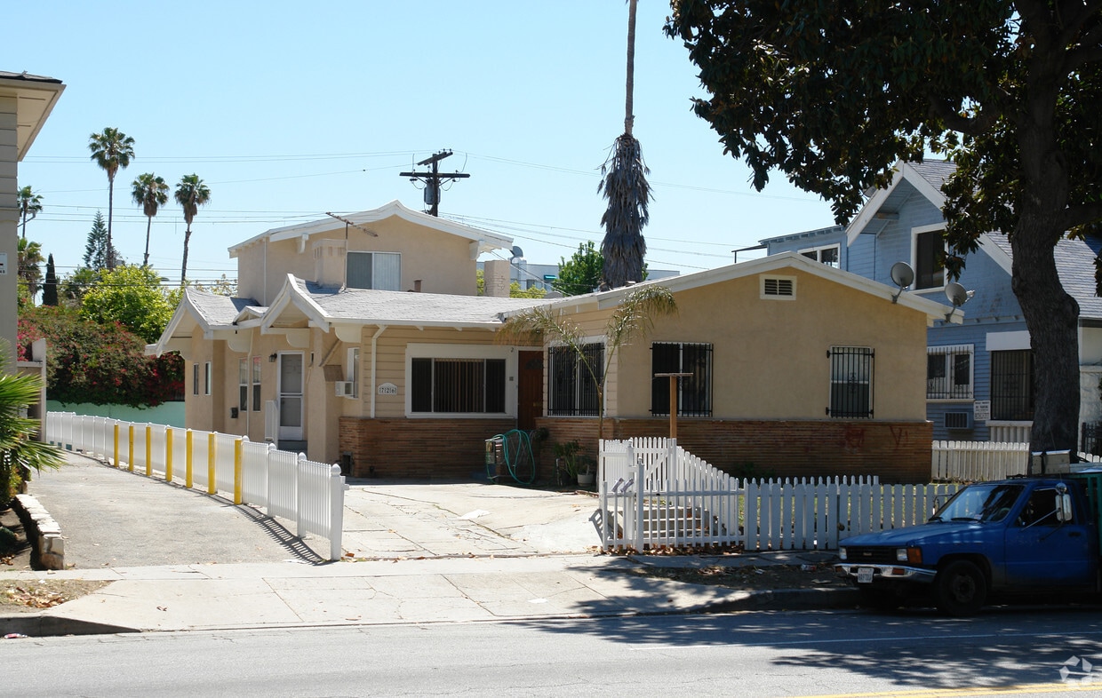 Building Photo - 726-732 S Wilton Pl