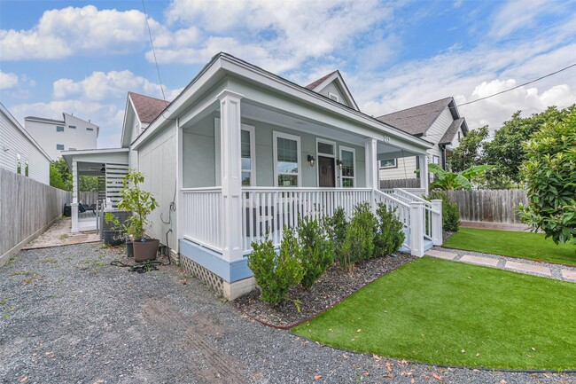 Building Photo - 213 N Hutcheson St