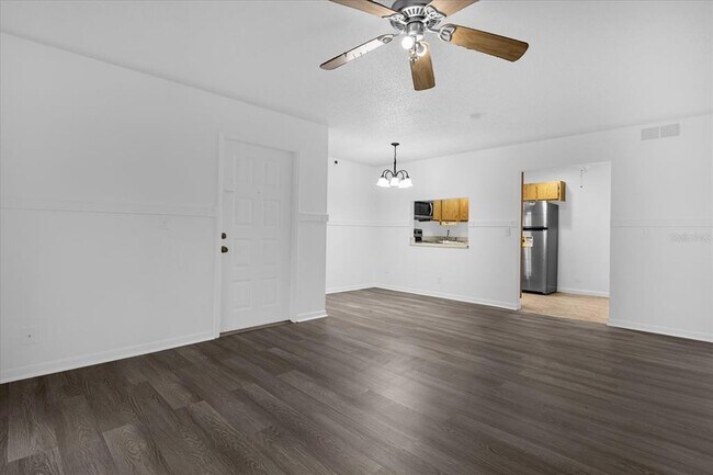 Building Photo - 1322 S Pine Ridge Cir
