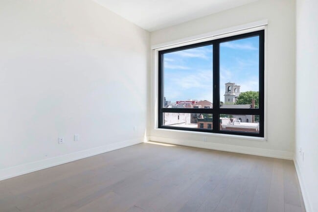 Building Photo - 550 Vanderbilt Ave
