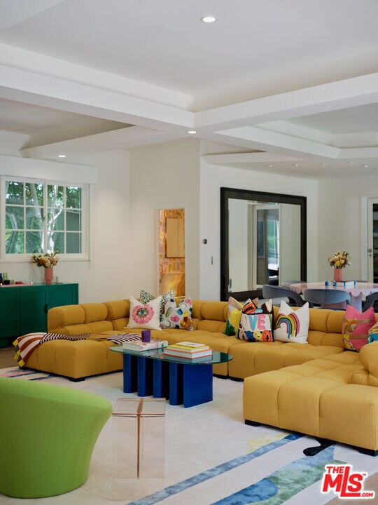 Foto del edificio - 661 Doheny Rd