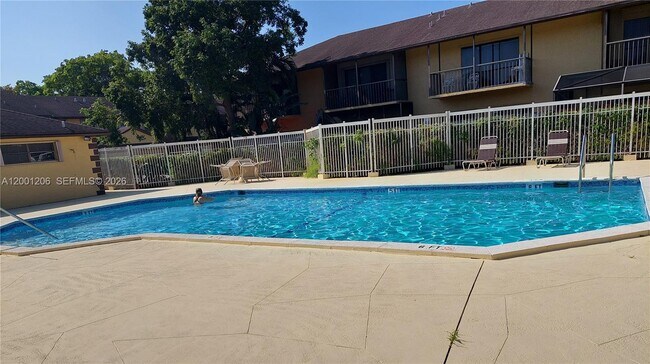 Foto del edificio - 1125 NE 210th Terrace