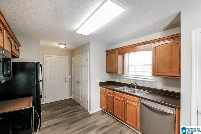 Building Photo - 15973 Stone Ridge Cir