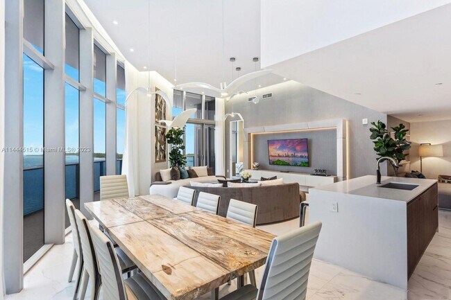 Foto del edificio - 488 NE 18th St