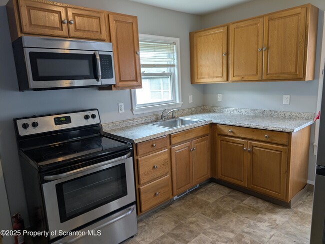 Building Photo - 3011 Pittston Ave