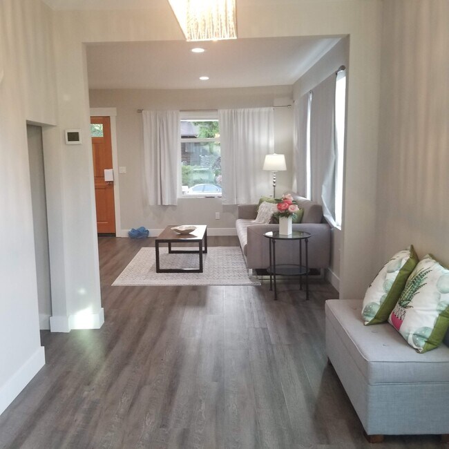 Building Photo - 5718 8th Ave NE