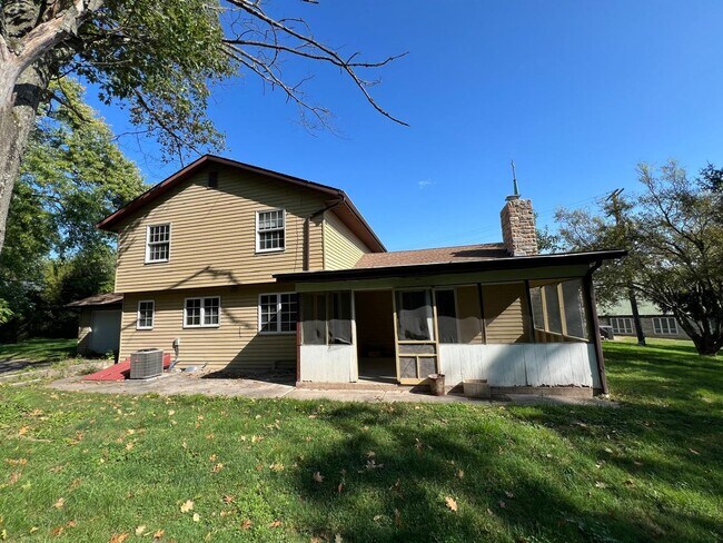 Building Photo - 4 BR 2 1/2 BA Single Family Home Birdsboro
