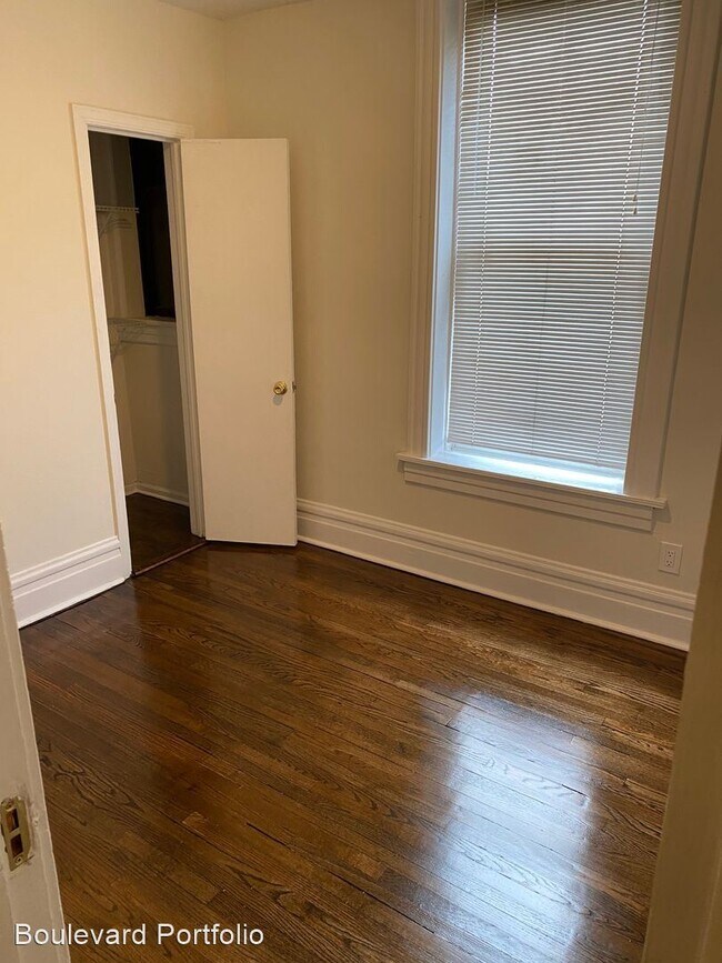 Building Photo - 3247 W Division St