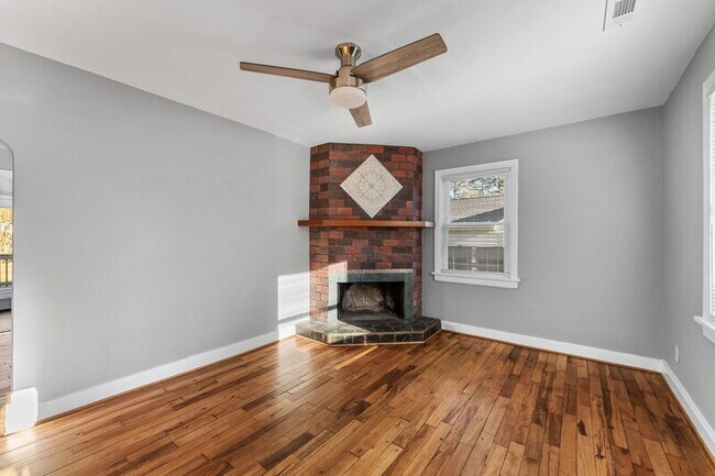 Foto del edificio - 108 E Magruder St