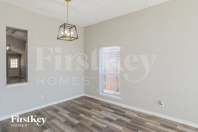 Building Photo - 8136 Iris Cir