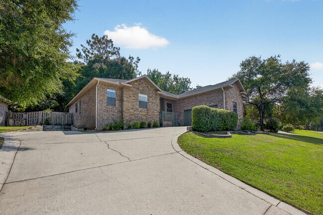 Building Photo - 603 Red Fern Rd