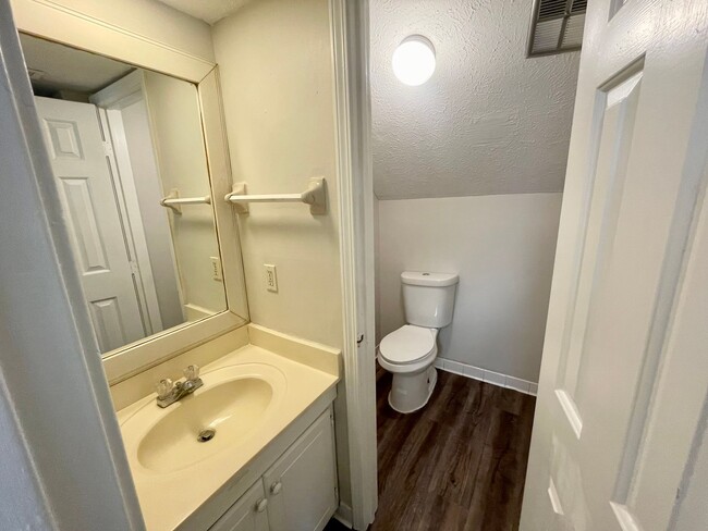 Foto del edificio - 2 Bedroom Townhome in NE Jackson!