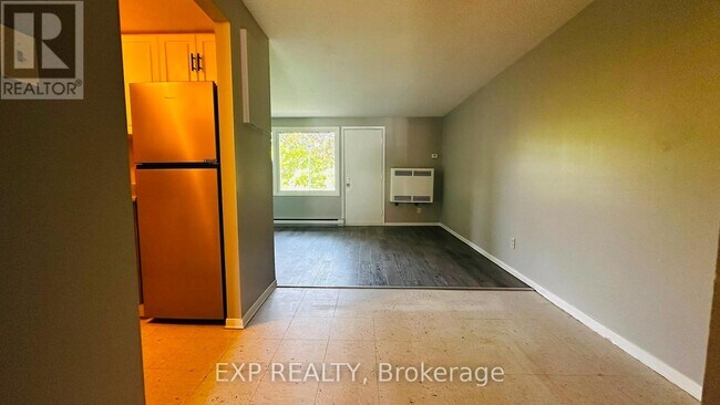 Photo du bâtiment - 1200 Courtland Ave E