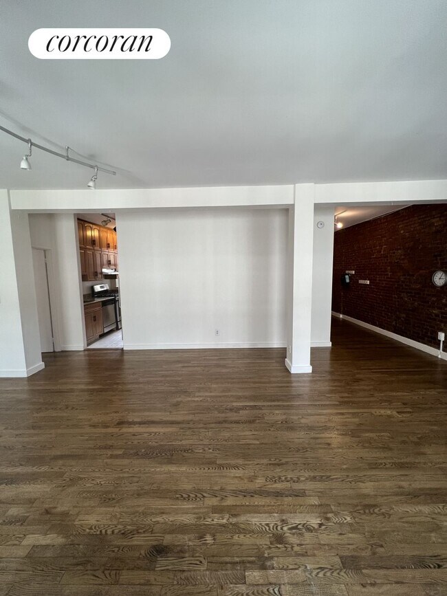Building Photo - 314 W 94th St