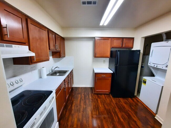 Foto del edificio - Long Reach Village – Renovated 2BR Condo