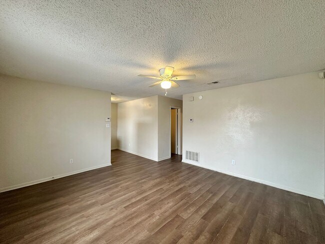 Foto del edificio - 624 Sunset Ln