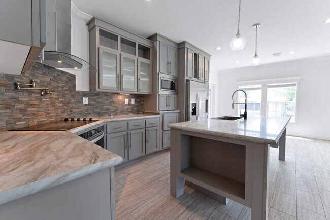 Foto del edificio - 3109 Walden Shores Blvd