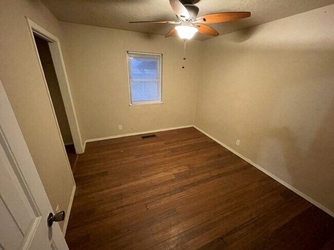 Foto del edificio - Single Family home in Springdale!!