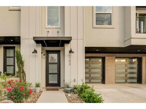 Building Photo - 12001 Vista Parke Dr