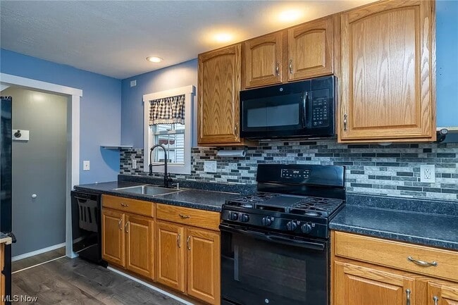 Building Photo - 15500 Benhoff Dr