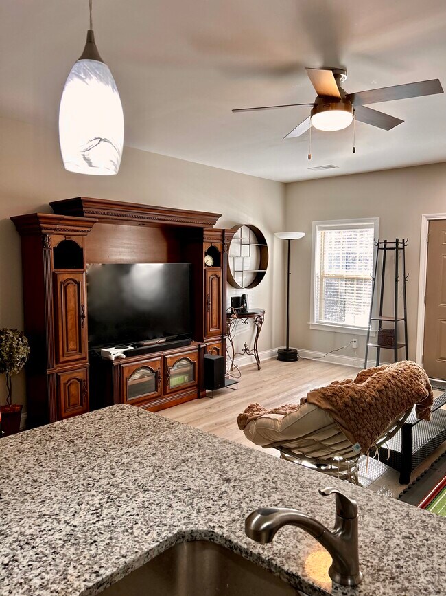Foto del edificio - 196 Fairway Ln