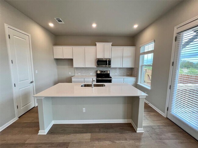Building Photo - 1020 Vista View Dr