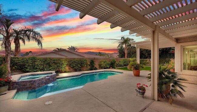 Foto del edificio - AVAILABLE NOW! 3 Bedroom 3 Bathroom + Offi...