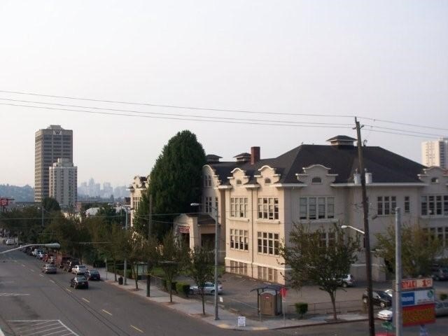 Foto del edificio - 5200 University Way NE