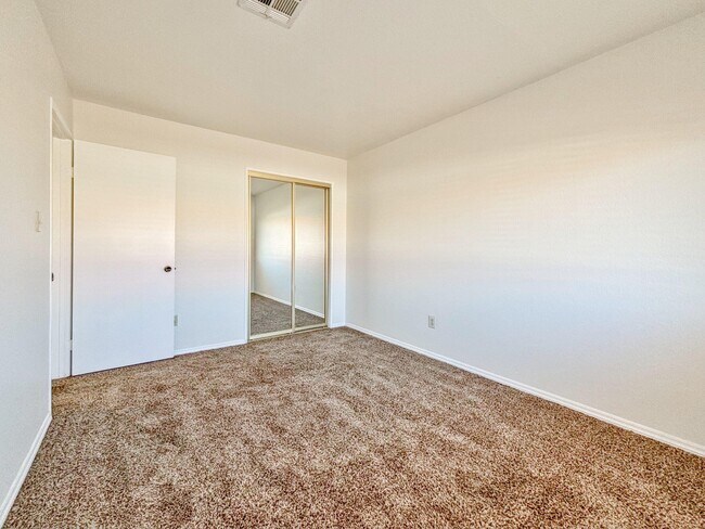 Foto del edificio - 40215 Harris Ln