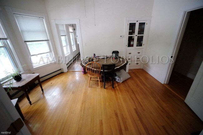 Building Photo - 2 br, 1 bath  - 162 Elm St # 2