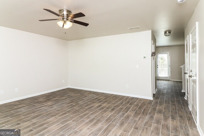 Foto del edificio - 404 Scenic View Ct