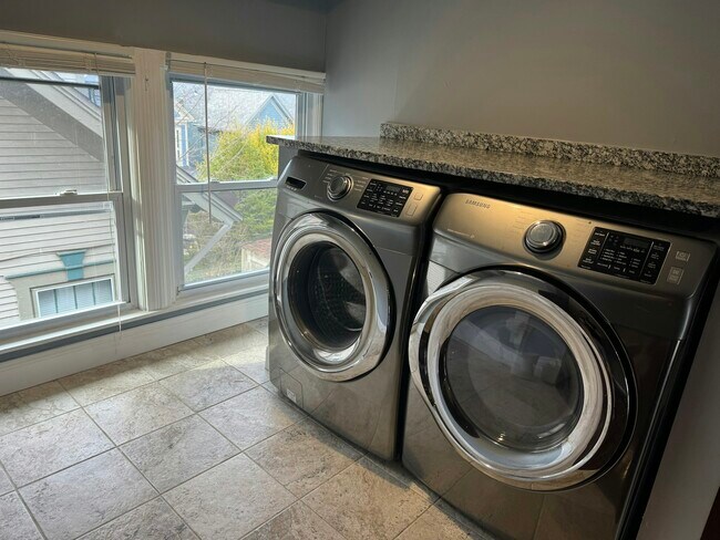 Foto del edificio - 16 Inwood Pl