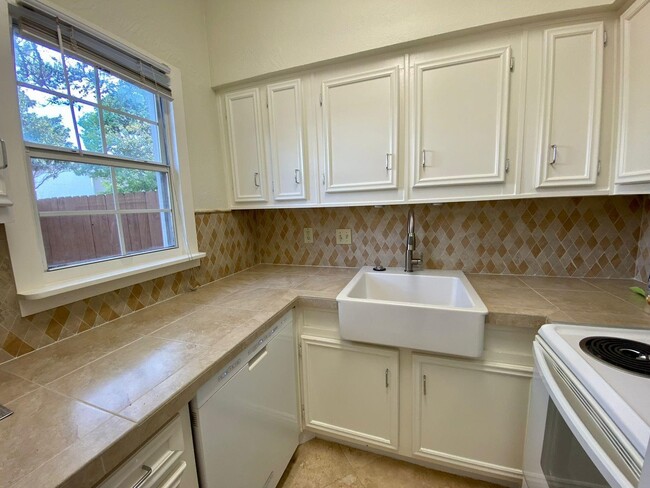 Foto del edificio - 2100 Tanglewilde St