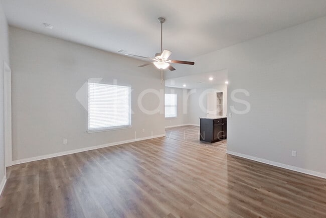 Building Photo - 713 St James Pl