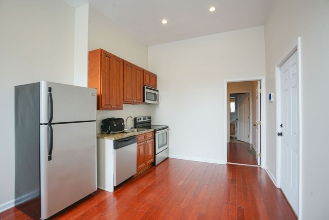 Building Photo - 1422 Christian St