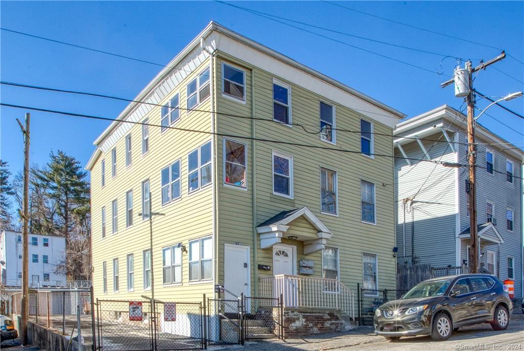 61 N Leonard St, Waterbury, CT 06708 Apartment for Rent in Waterbury, CT