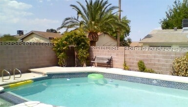 Building Photo - 6270 W Arcadia Ave