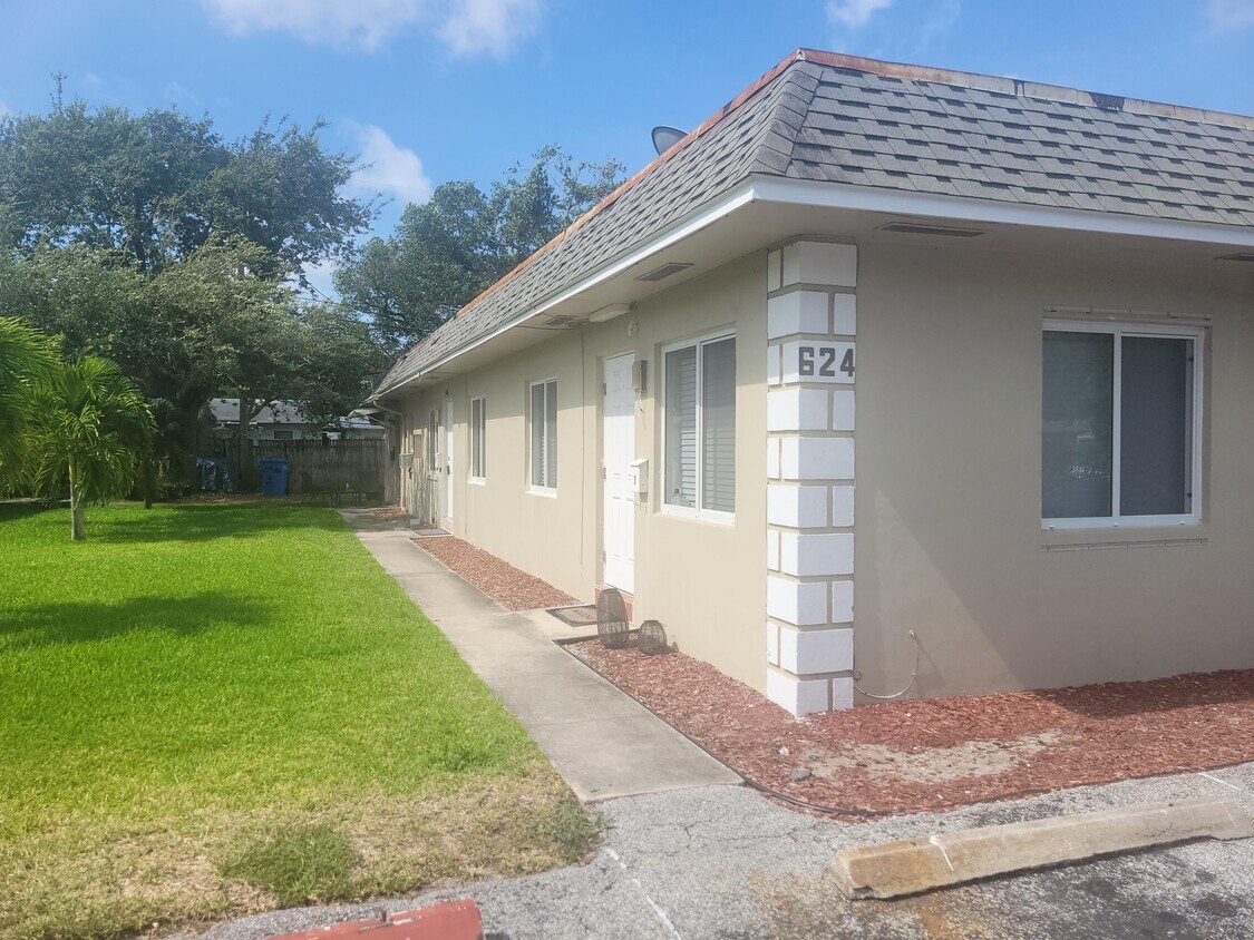 624 W Mango St, Lantana, FL 33462 Townhome Rentals in Lantana FL
