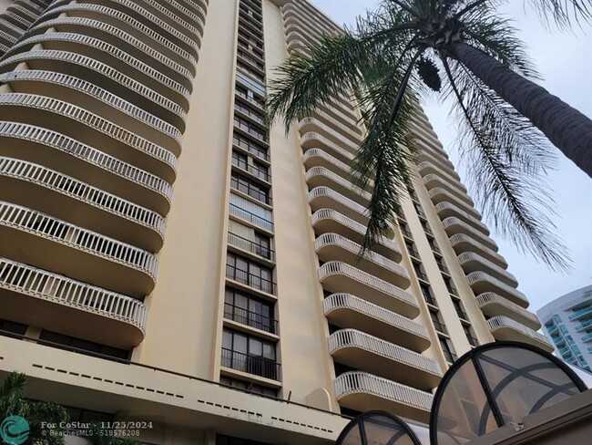 Foto del edificio - 19355 Turnberry Way