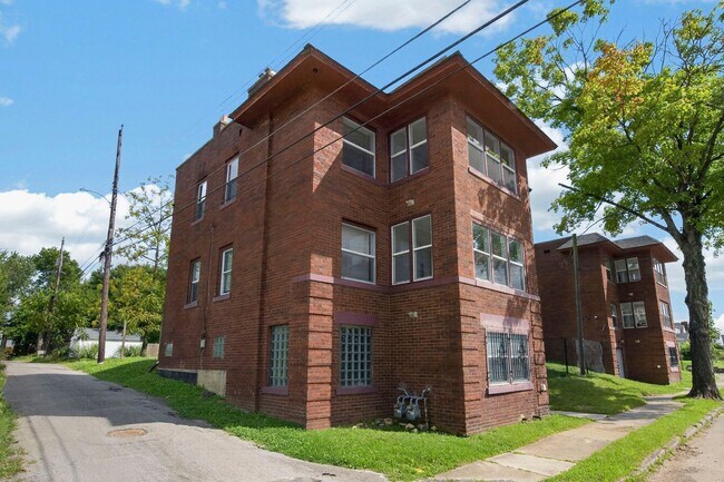 Foto del edificio - 1104-1106-1106 Oakwood Ave