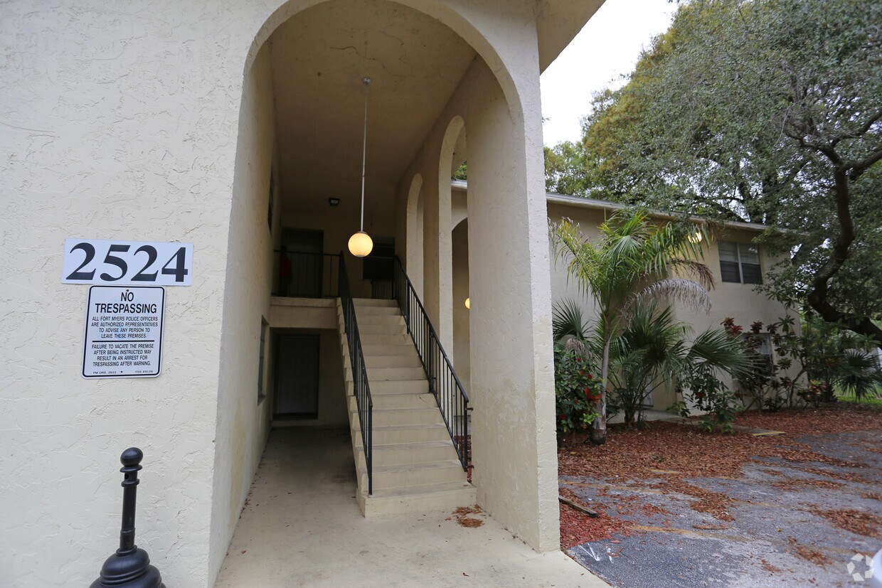 Building Photo - Congress Street Apartments