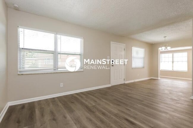 Building Photo - 3 Bedroom Pet-Friendly Home in TAMPA, FL with Main Street Renewal