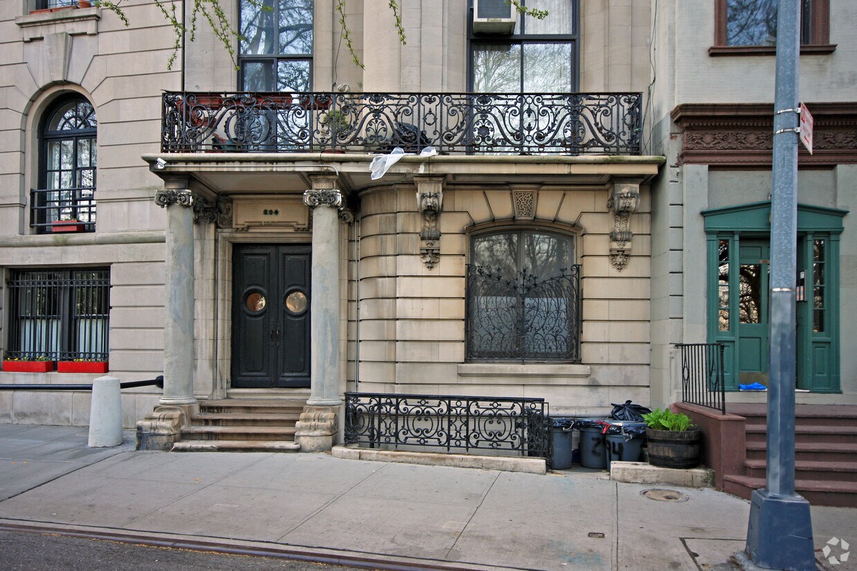 Building Photo - William and clara baumgarten house