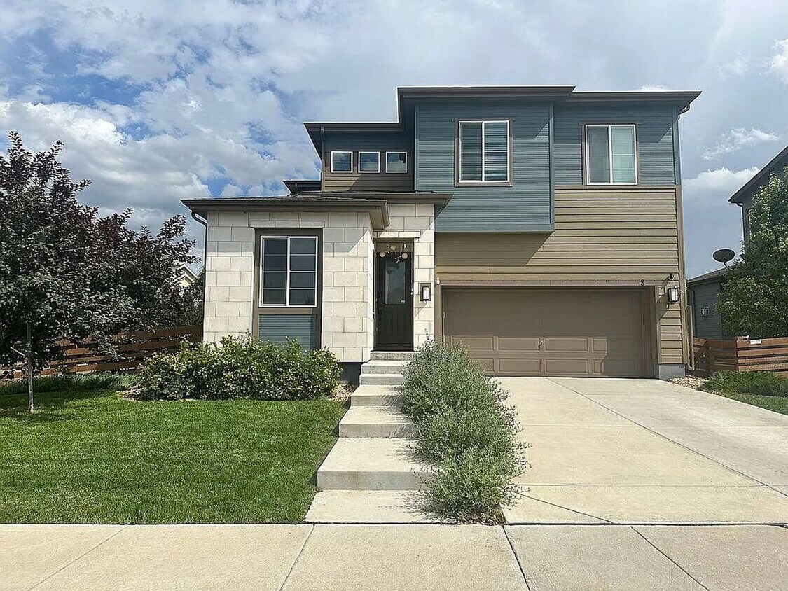 Primary Photo - Modern and Spacious 3B/2.5 Bath Erie Home ...