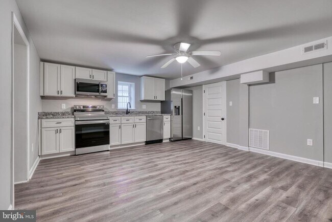 Foto del edificio - 6722 Brentwood Ave