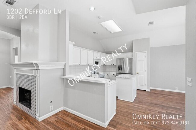 Building Photo - 1202 Defford Ln