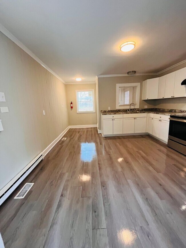 Foto del edificio - three bedroom duplex with ALL utilities included
