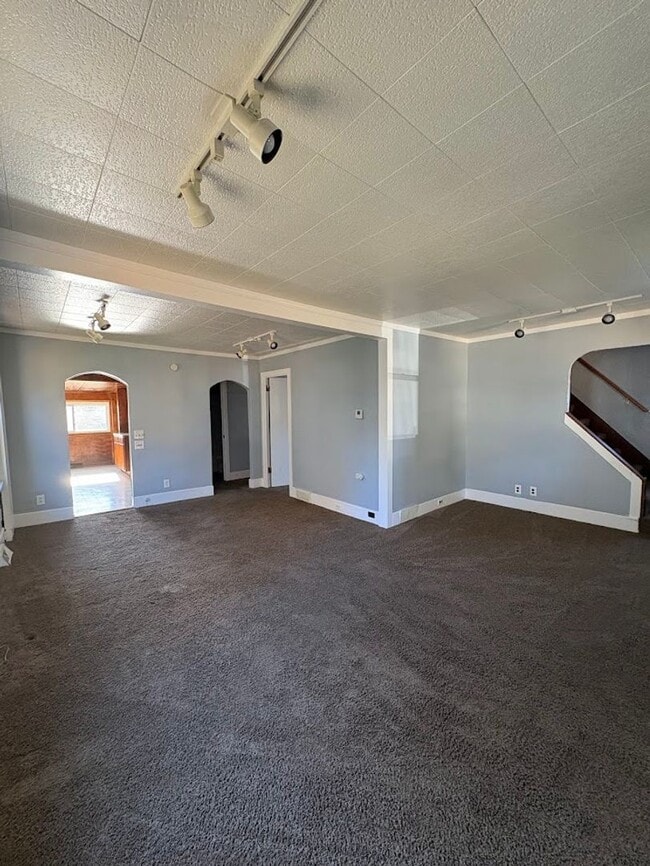 Building Photo - Three bedroom one bathroom home for rent